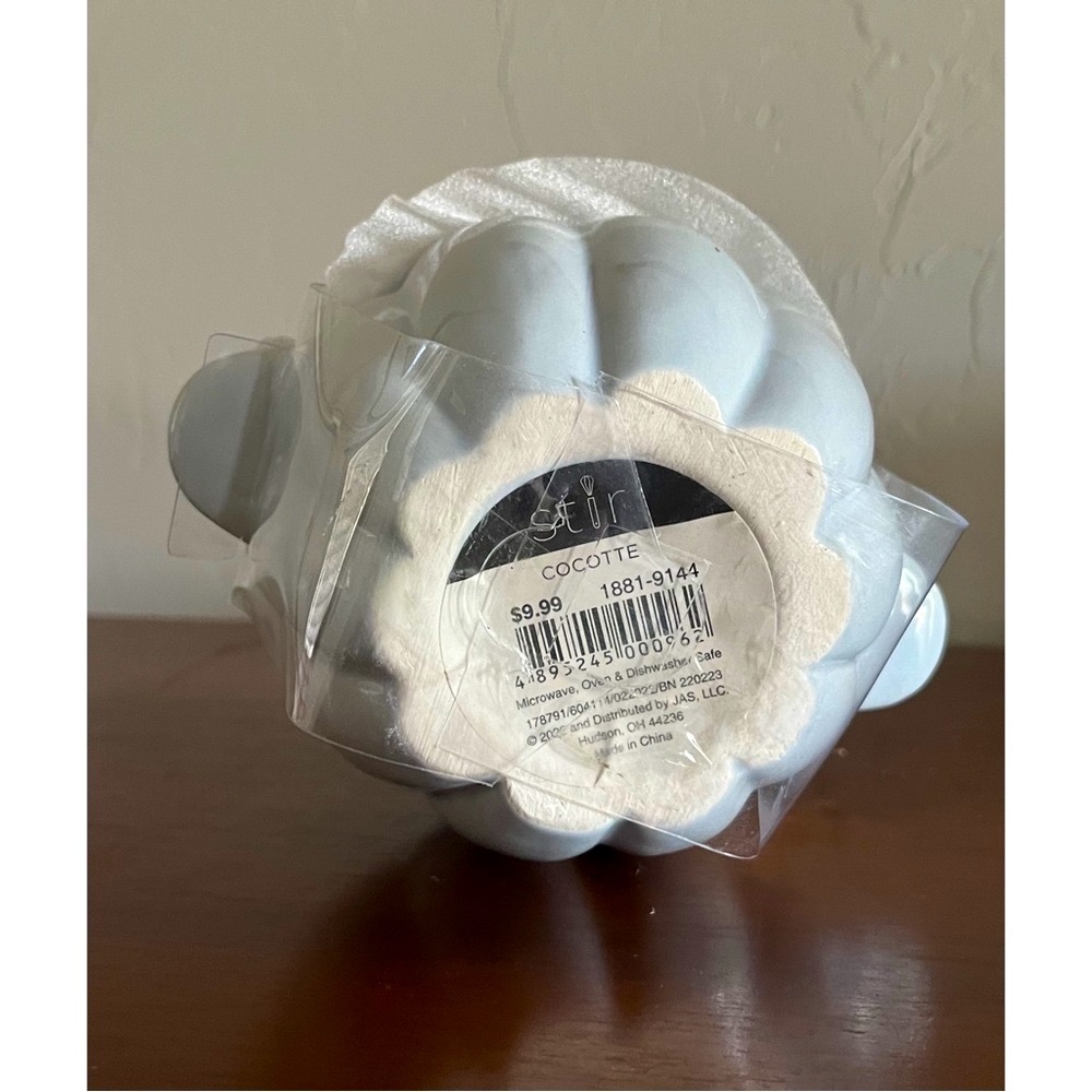 💙Light Baby Blue Festive Fall Thanksgiving Pumpkin Ceramic Casserole Cocotte💙 - Picture 8 of 8